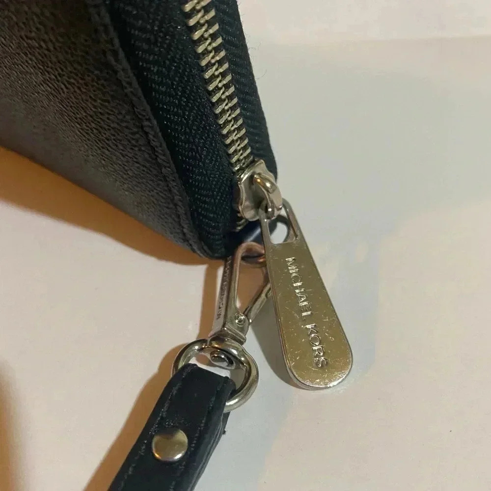 Michael Kors MK signature print canvas wristlet - Picture 12 of 12